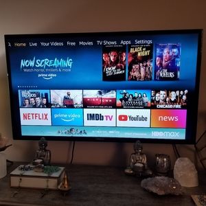 New Samsung Smart TV 40" with Swivel hanging Bracket!